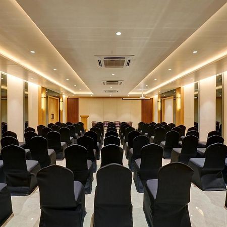 Citrus Hotel Kolhapur Bagian luar foto