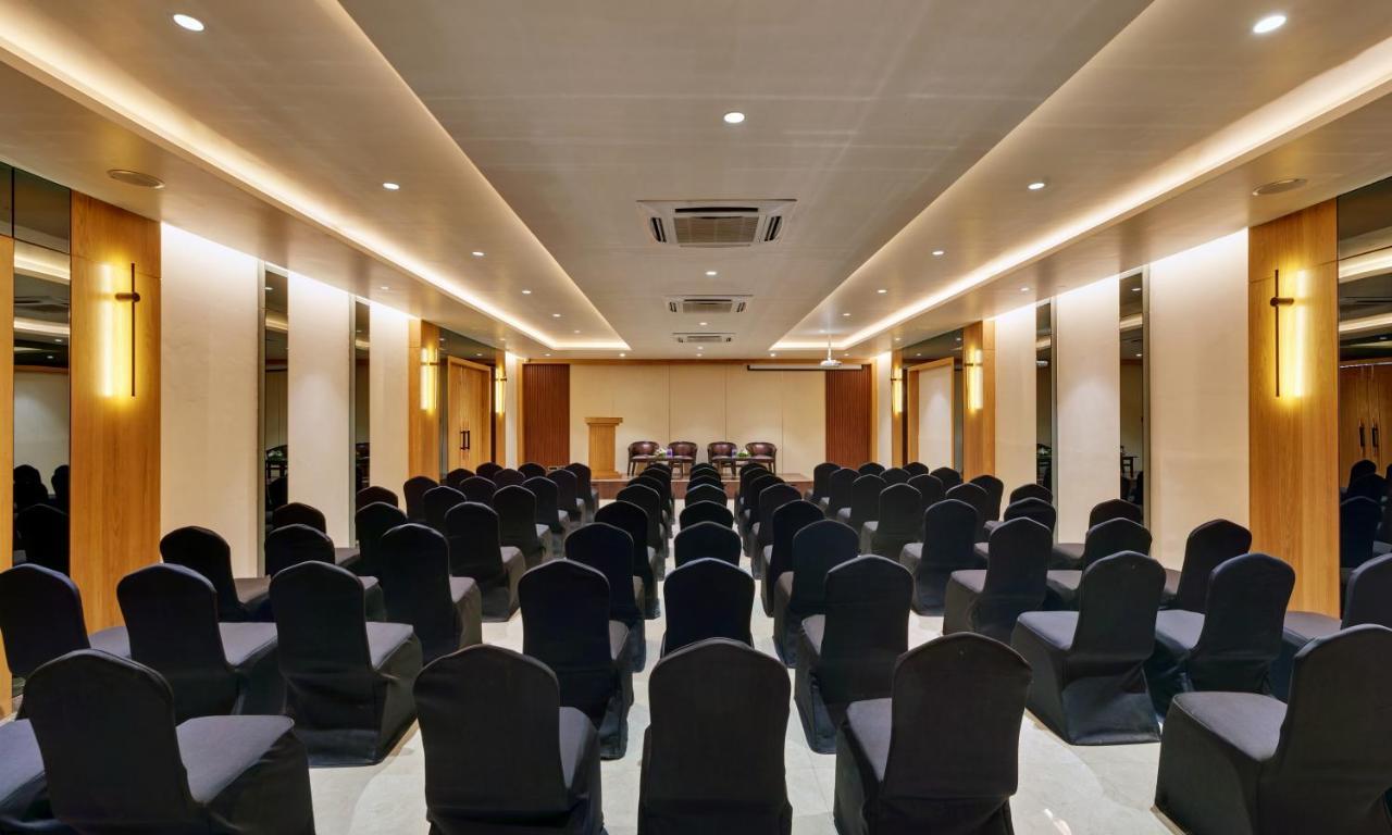Citrus Hotel Kolhapur Bagian luar foto