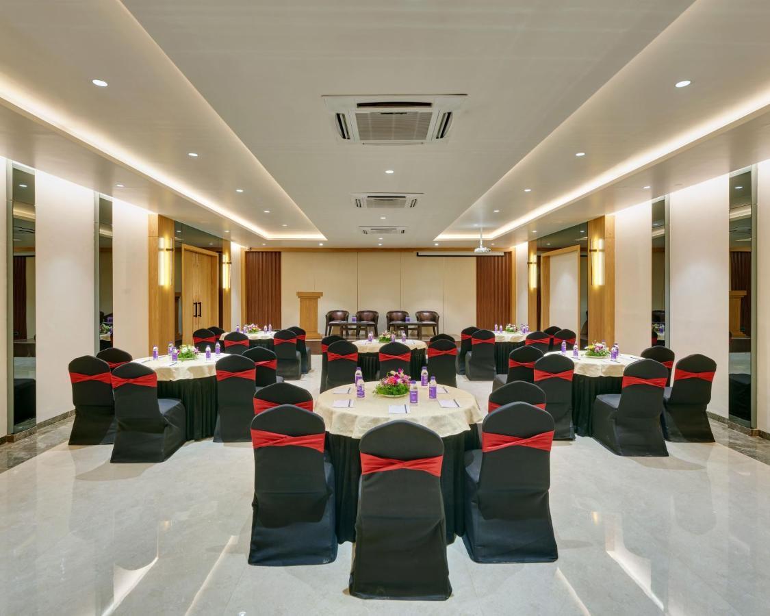 Citrus Hotel Kolhapur Bagian luar foto