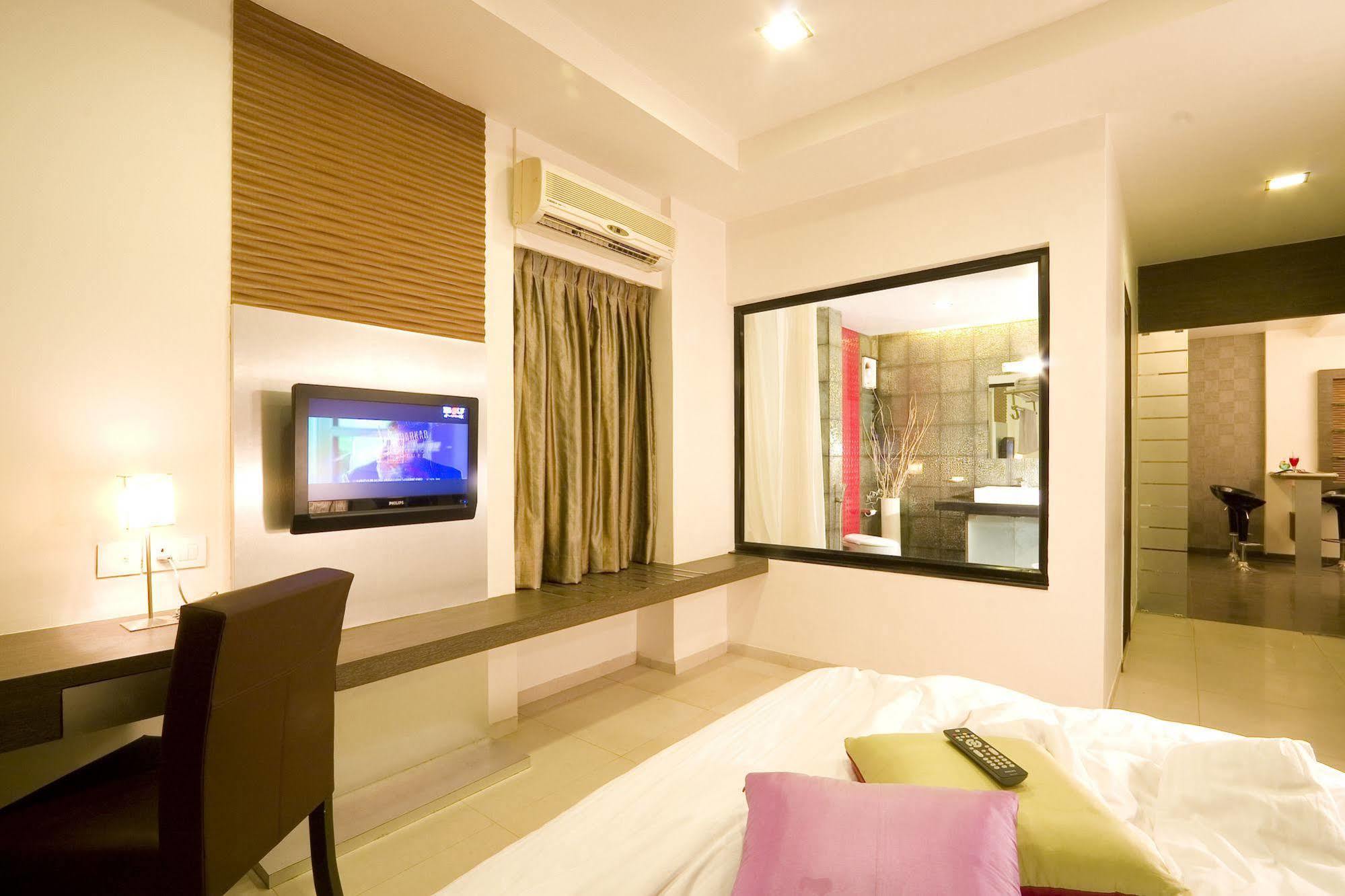 Citrus Hotel Kolhapur Bagian luar foto
