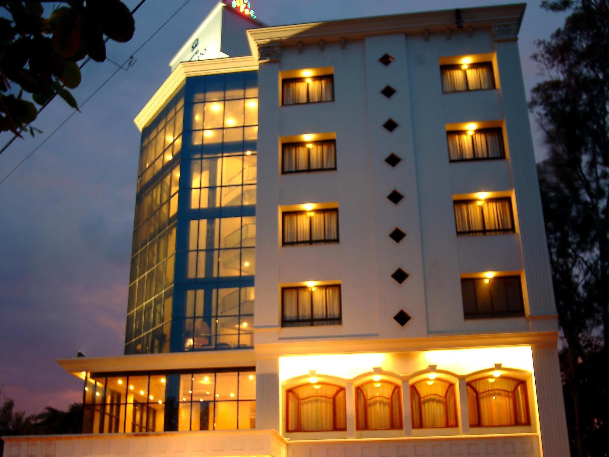 Citrus Hotel Kolhapur Bagian luar foto