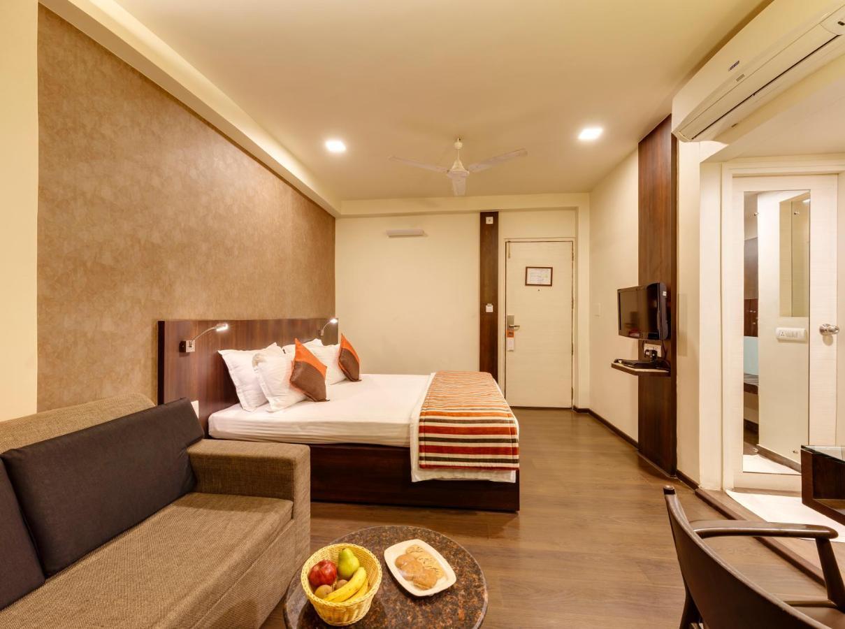 Citrus Hotel Kolhapur Bagian luar foto